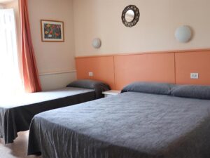 Hostal Empordà y Restaurante La Terraza - Hotel de 3 estrellas en Castelló d'Empúries Hostal Empordà y Restaurante La Terraza - Hotel de 3 estrellas en Castelló d'Empúries