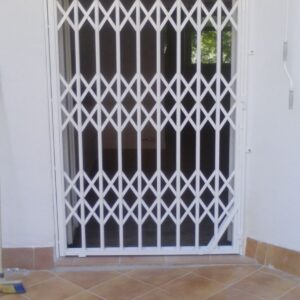 Foto de MC Cerrajeria 24H Cerrajeros | Persianas de Local y Casa | Puertas Blindadas y Acorazadas | Rejas | Puertas de Garaje en Sant Just Desvern - Imagen 6