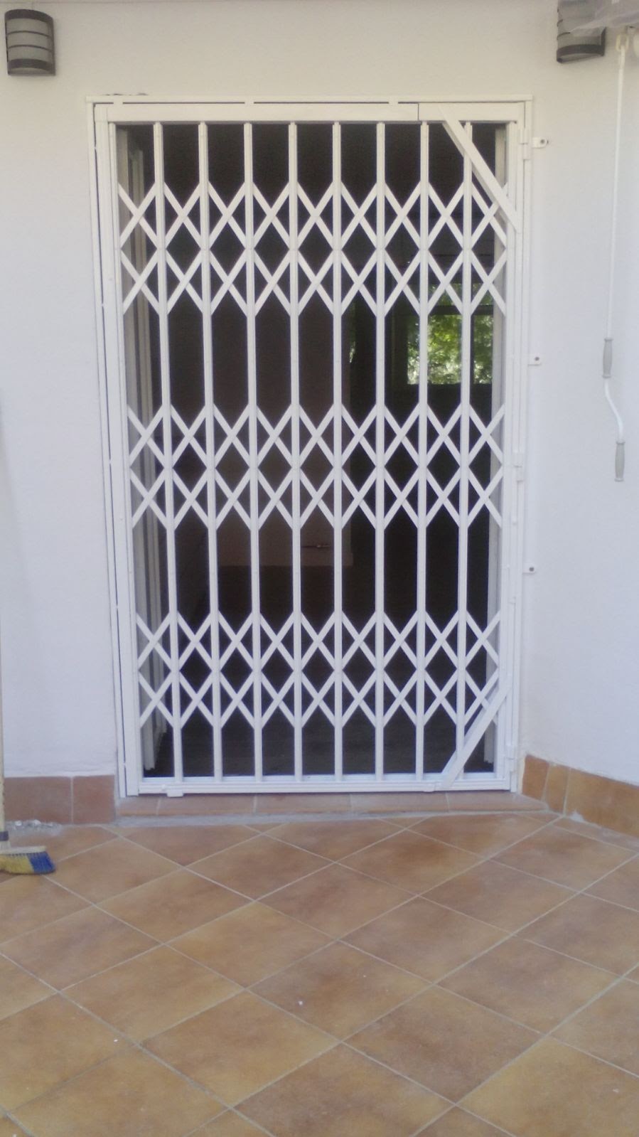 MC Cerrajeria 24H Cerrajeros | Persianas de Local y Casa | Puertas Blindadas y Acorazadas | Rejas | Puertas de Garaje - Imagen 6