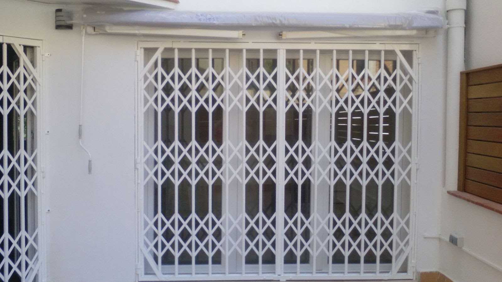 MC Cerrajeria 24H Cerrajeros | Persianas de Local y Casa | Puertas Blindadas y Acorazadas | Rejas | Puertas de Garaje - Imagen 5