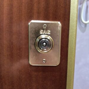 Foto de MC Cerrajeria 24H Cerrajeros | Persianas de Local y Casa | Puertas Blindadas y Acorazadas | Rejas | Puertas de Garaje en Sant Just Desvern - Imagen 2