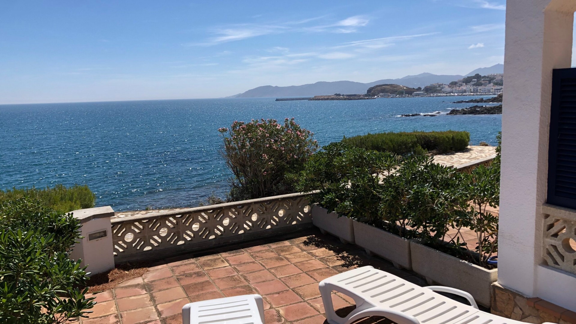 Agencia Inmobiliaria E. Gil - Venta y alquiler de apartamentos y casas en Llançà