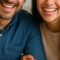 Fotos de Pareja Sonriente Compra Piso Miniatura 4