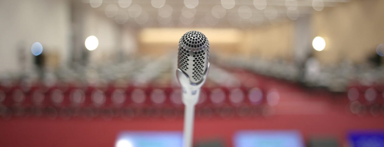 Traducción simultánea | GASCÓN INTERPRETING - Imagen 1