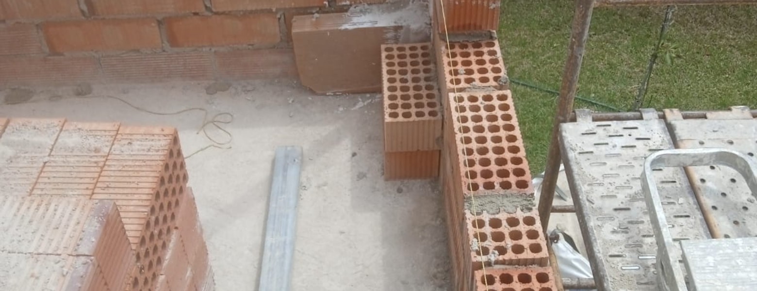 CONSTRUCCIONES REFORMAS Y REHABILITACIONES AIVIC & GERMANS REVERTER - Imagen 2