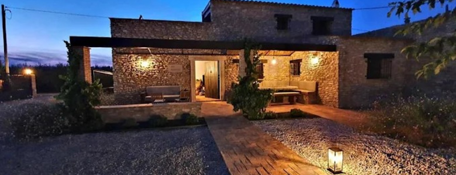 CONSTRUCCIONES REFORMAS Y REHABILITACIONES AIVIC & GERMANS REVERTER - Imagen 1