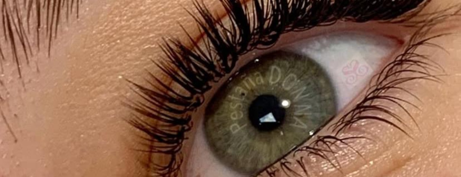 PESTAÑA DONNA ESTÉTICA | Extensiones de pestañas en Sevilla | Micropigmentación - Imagen 3