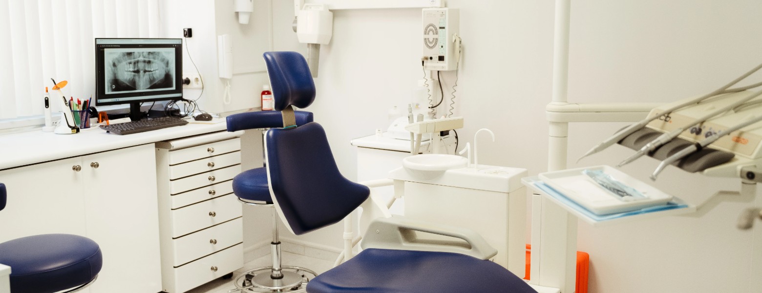 Foto de Nela Clínica Dental Ripollet- Dra Neus Lanau Solé en Ripollet - Imagen 1