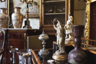Tienda de antigüedades El Desván Pedro Pasquín - Belleza en Barcelona Tienda de antigüedades El Desván Pedro Pasquín - Belleza en Barcelona