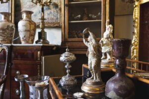 Tienda de antigüedades El Desván Pedro Pasquín - Belleza en Barcelona Tienda de antigüedades El Desván Pedro Pasquín - Belleza en Barcelona
