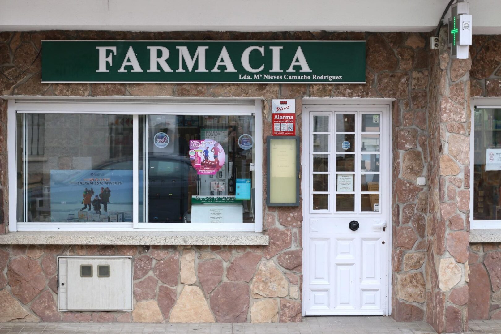 Foto de Farmacia Pedrezuela. Lda. Nieves Camacho en Pedrezuela - Imagen 1