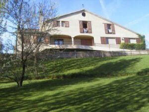Casa de Colònies Món Serè - Casa rural en Les Piles Casa de Colònies Món Serè - Casa rural en Les Piles