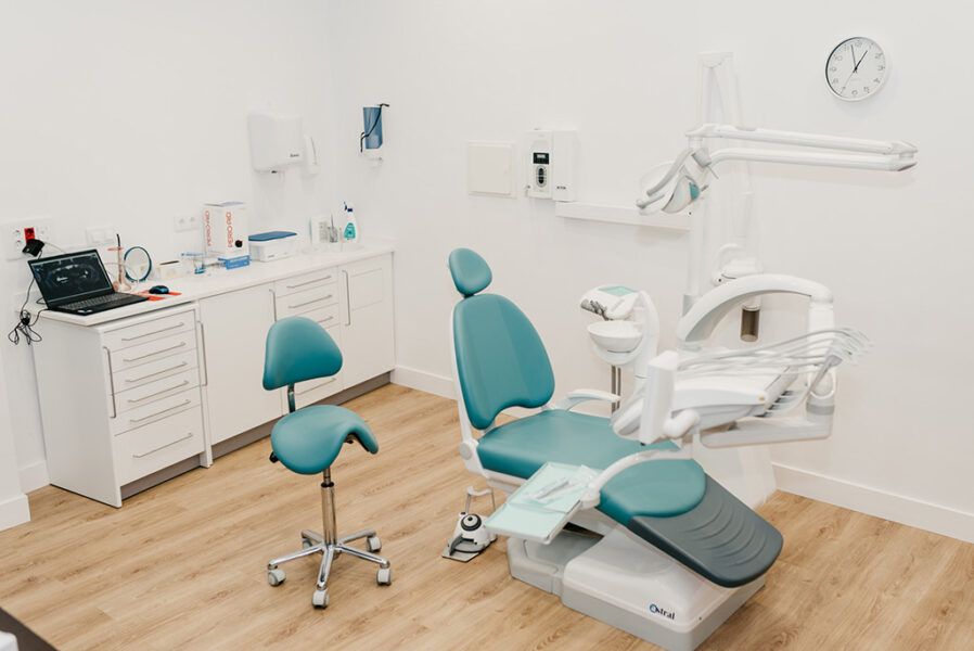 Clínica Dental Dr. Manuel Tomillo - Imagen 6