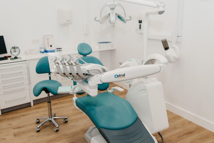 Clínica Dental Dr. Manuel Tomillo - Imagen 3