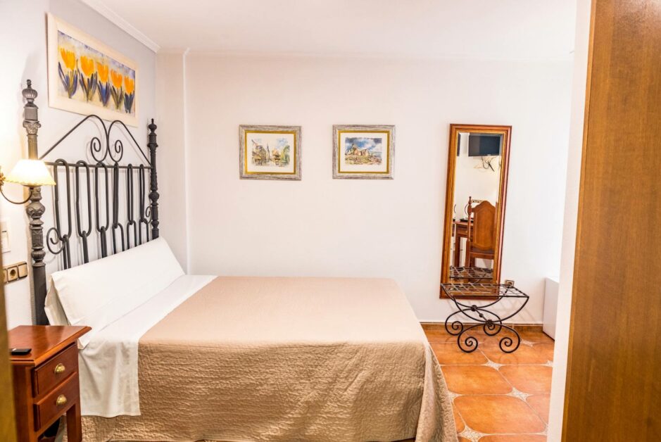 hostal la posada torrellano alicante habitaciones doble matrimonio
