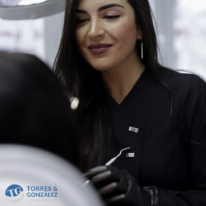 Foto de Clínicas Torres & González🦷Carillas dentales Granada 🪥 Implantes dentales. en Granada - Imagen 4